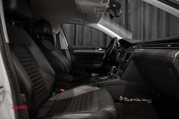 Volkswagen Passat Alltrack 18 of 30