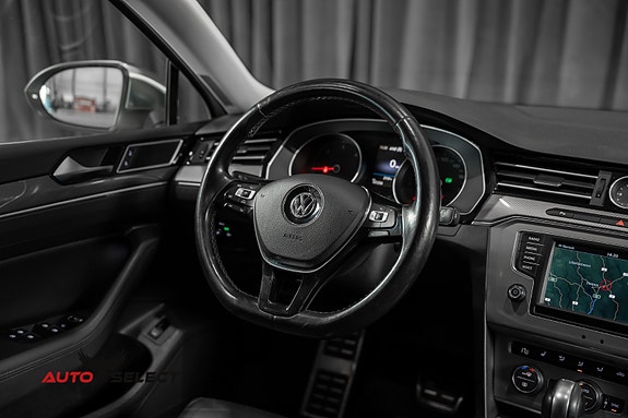 Volkswagen Passat Alltrack 25 of 30