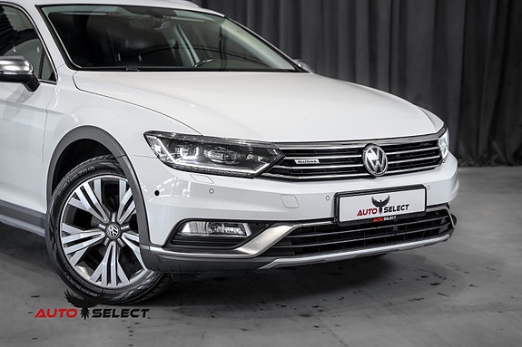 Volkswagen Passat Alltrack 2 of 30