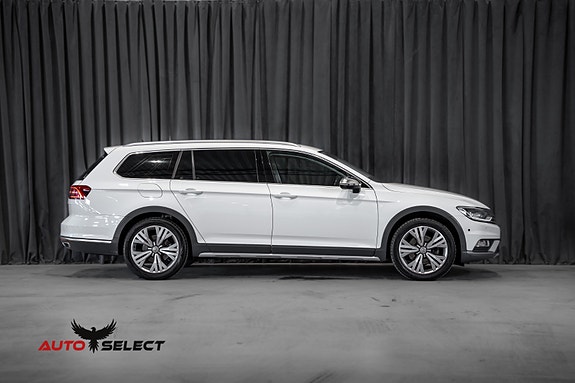 Volkswagen Passat Alltrack 12 of 30