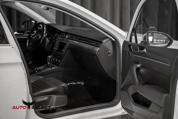 Volkswagen Passat Alltrack 17 of 30