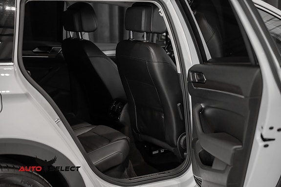 Volkswagen Passat Alltrack 13 of 30