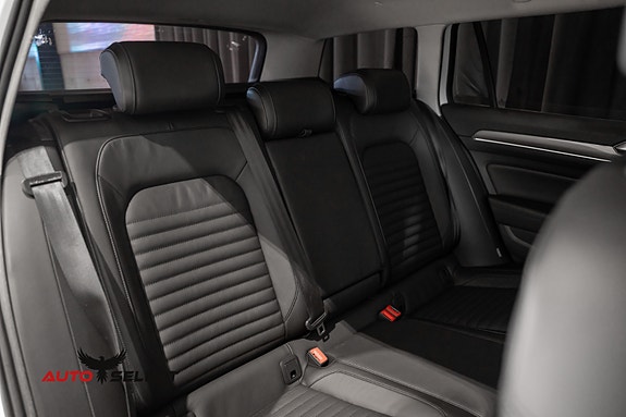 Volkswagen Passat Alltrack 14 of 30
