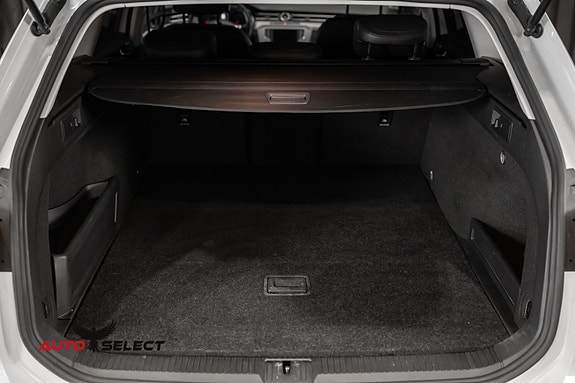 Volkswagen Passat Alltrack 10 of 30