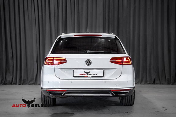 Volkswagen Passat Alltrack 9 of 30