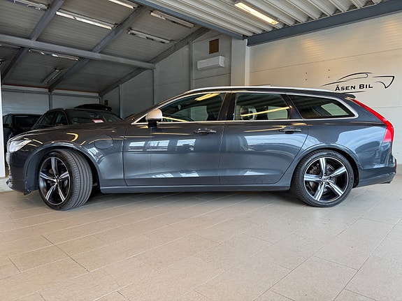 Volvo V90 2 of 30