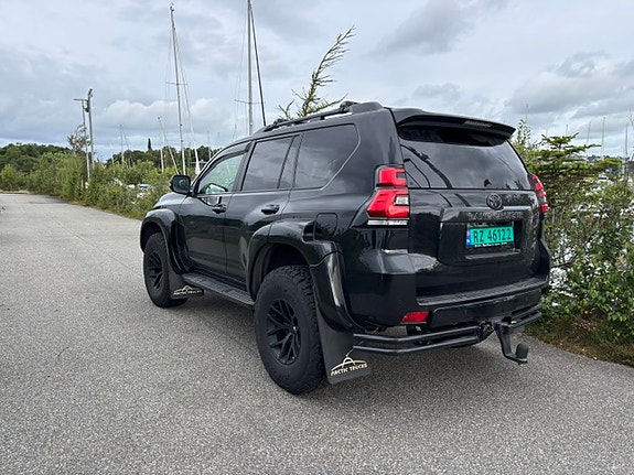 Toyota Land Cruiser 4 of 6