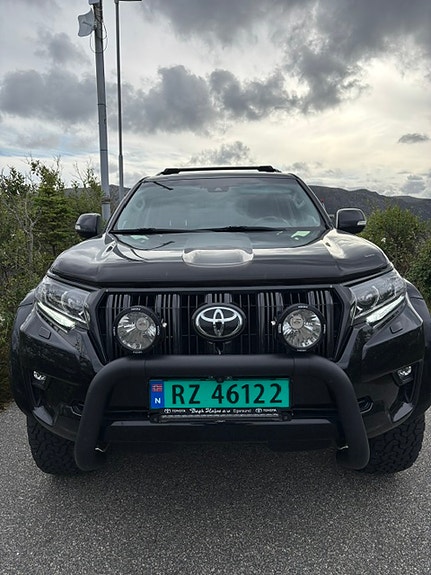 Toyota Land Cruiser 2 of 6