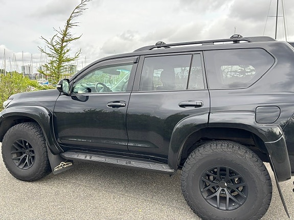 Toyota Land Cruiser 3 of 6