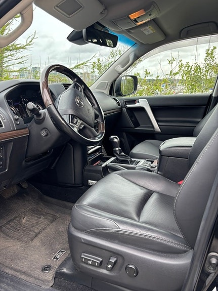 Toyota Land Cruiser 6 of 6