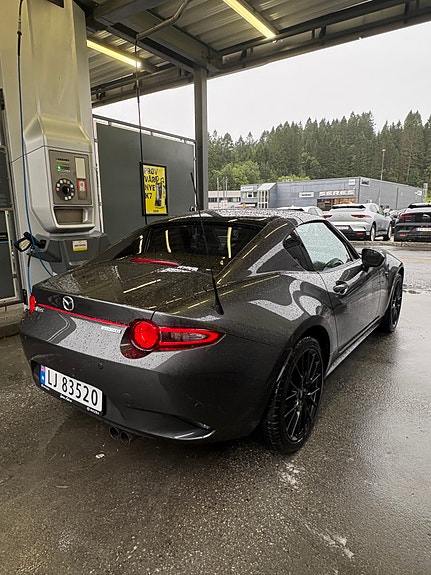 Mazda MX-5 4 of 17