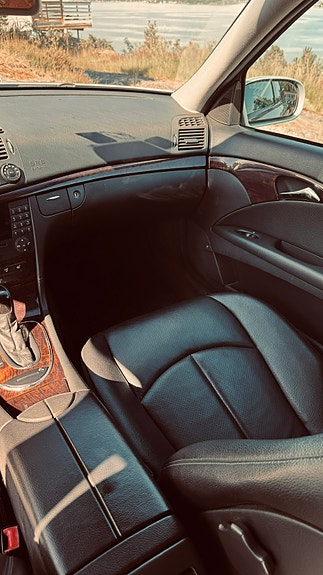 Mercedes-Benz E320 14 of 30