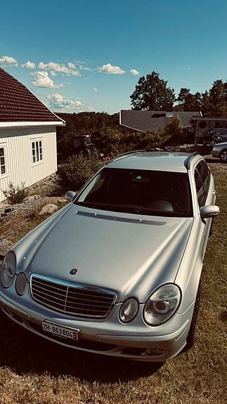 Mercedes-Benz E320 7 of 30