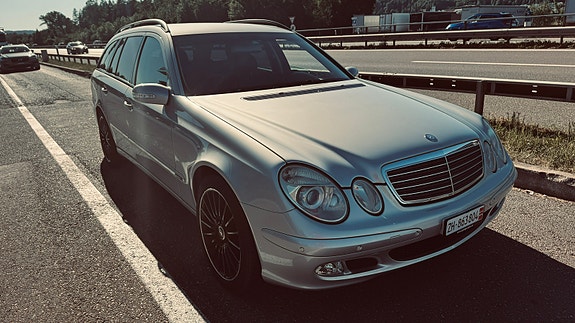 Mercedes-Benz E320 5 of 30