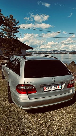 Mercedes-Benz E320 6 of 30