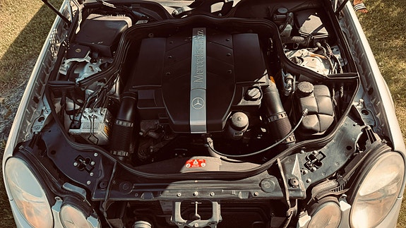 Mercedes-Benz E320 21 of 30