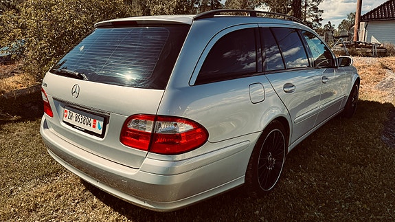 Mercedes-Benz E320 9 of 30