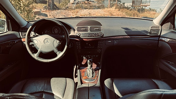 Mercedes-Benz E320 20 of 30