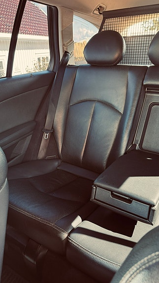 Mercedes-Benz E320 12 of 30