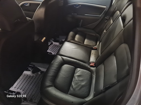 Volvo V70 12 of 16