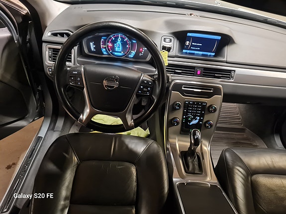 Volvo V70 13 of 16