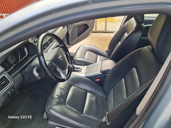 Volvo V70 7 of 16