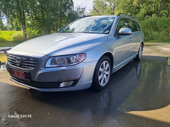 Volvo V70 2 of 16
