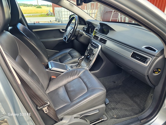 Volvo V70 3 of 16