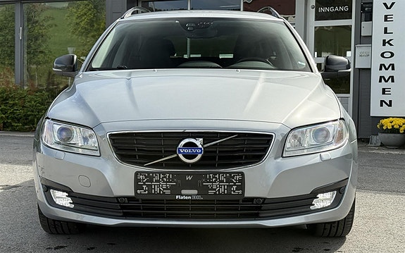 Volvo V70 2 of 24