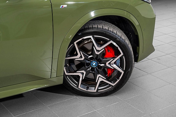 BMW iX2 11 of 30