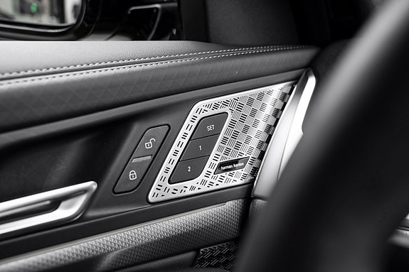BMW iX2 24 of 30