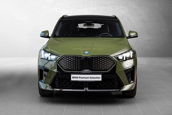BMW iX2 4 of 30