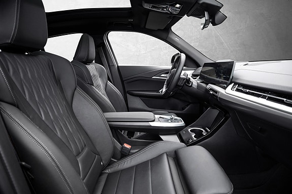 BMW iX2 28 of 30