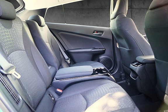 Toyota Prius 18 of 30
