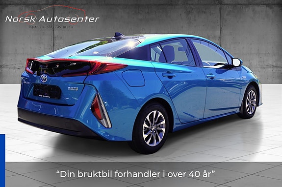 Toyota Prius 5 of 30