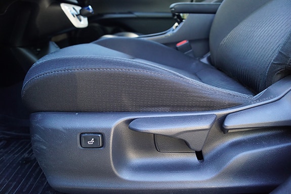 Toyota Prius 16 of 30