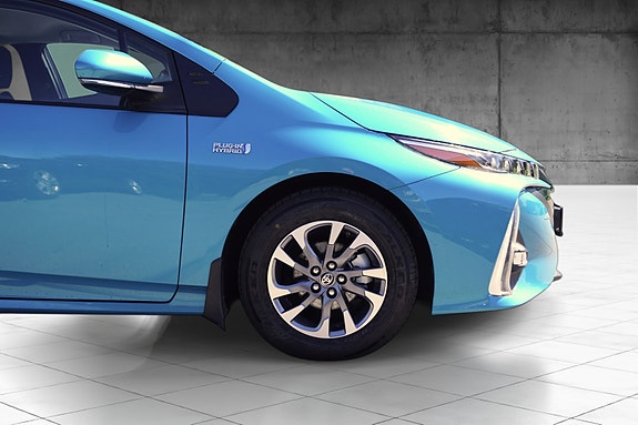Toyota Prius 4 of 30