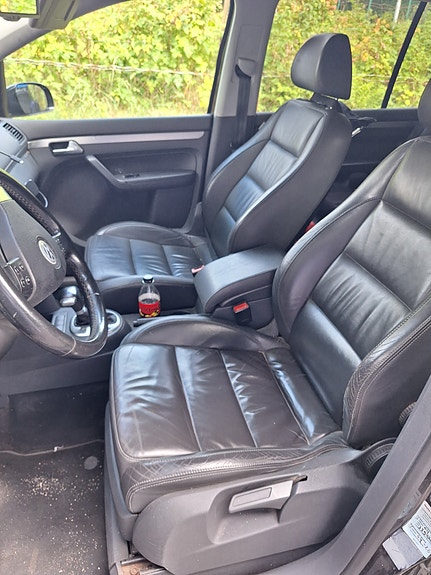 Volkswagen Touran 4 of 10