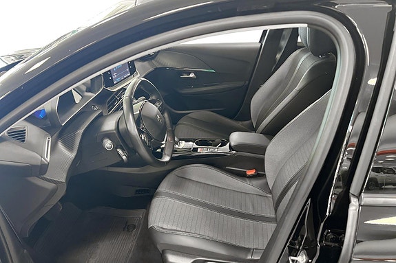 Peugeot e-208 8 of 24