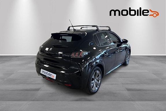 Peugeot e-208 3 of 24