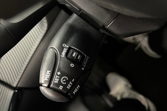 Peugeot e-208 16 of 24