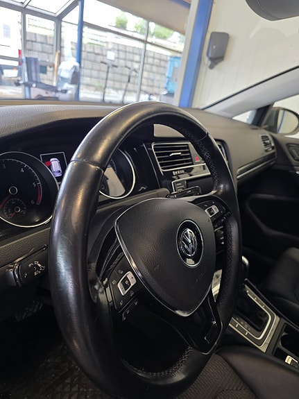 Volkswagen Golf VII 8 of 16