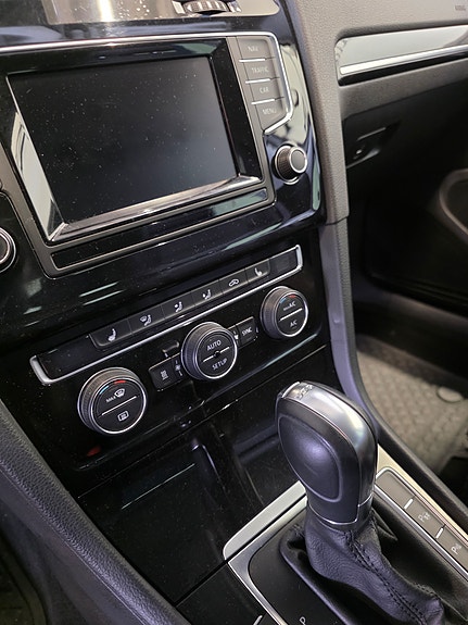Volkswagen Golf VII 10 of 16