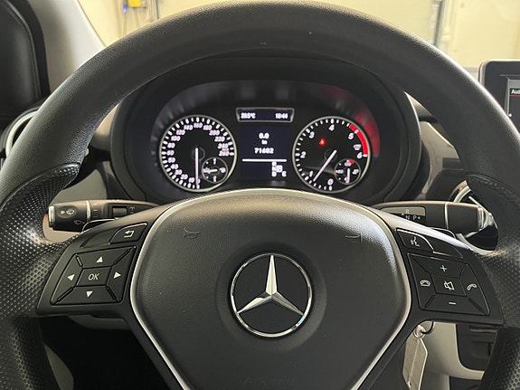 Mercedes-Benz B180 10 of 17