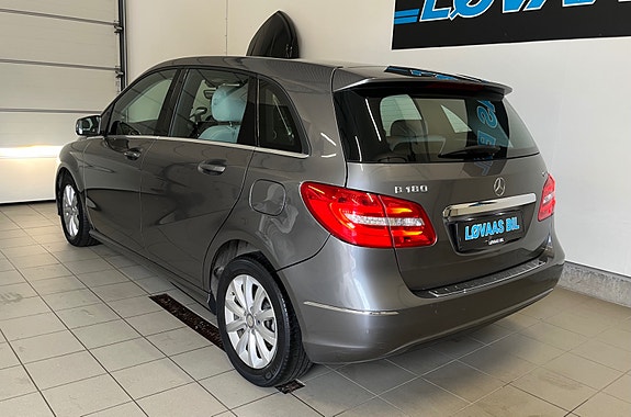 Mercedes-Benz B180 4 of 17