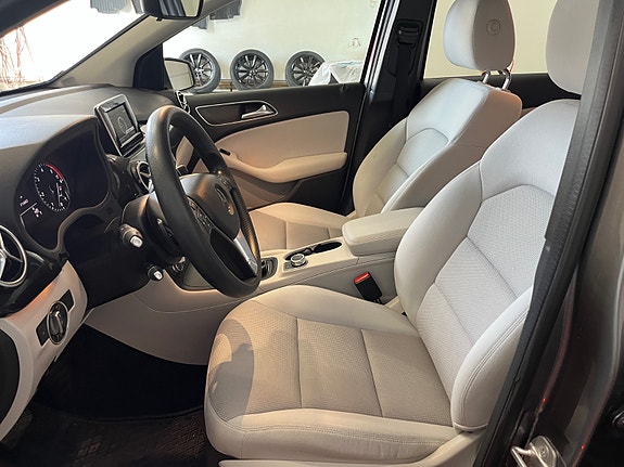Mercedes-Benz B180 9 of 17