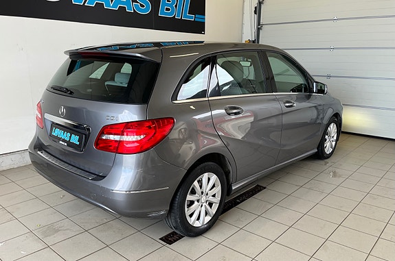 Mercedes-Benz B180 5 of 17