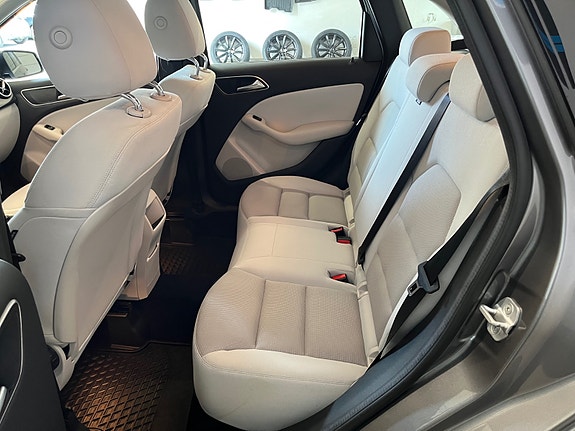 Mercedes-Benz B180 16 of 17