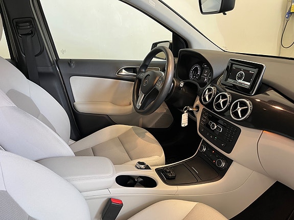 Mercedes-Benz B180 14 of 17