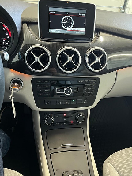 Mercedes-Benz B180 12 of 17